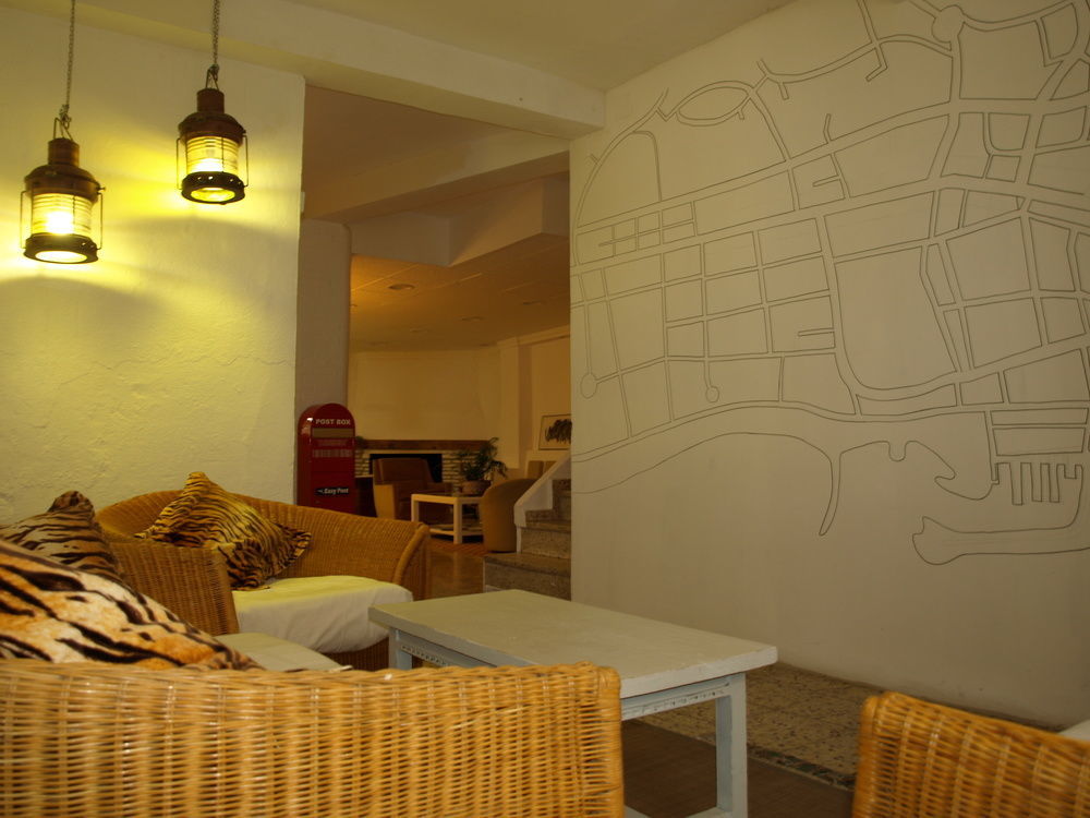 Hostal The Monkey Room Marbellac Extérieur photo